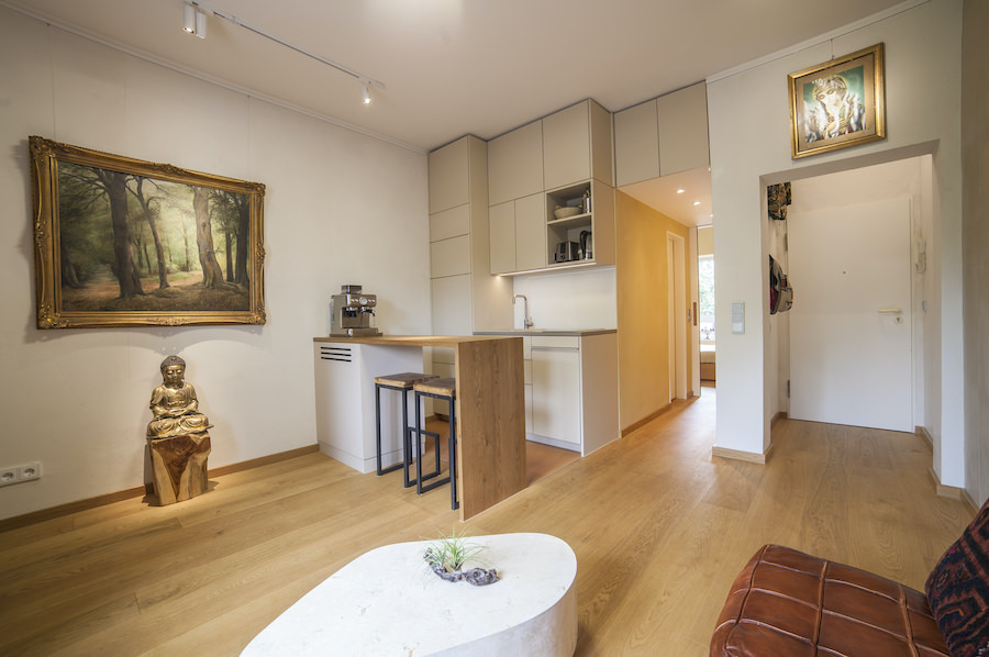 Maler Bonn: Gesundes Wohnen – Wohnzimmer und Küchenecke.